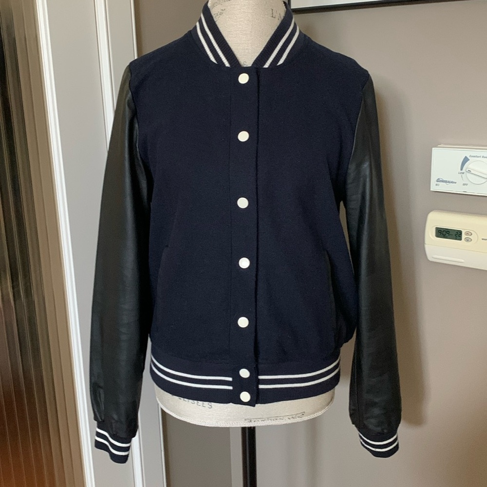 Navy wool jacket from Forever 21. Perfect shape. Worn once. Sz L